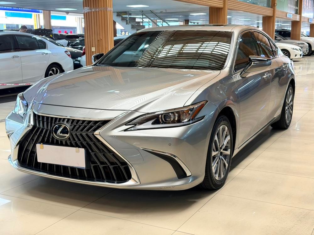 Lexus ES 2022 — фото автомобиля