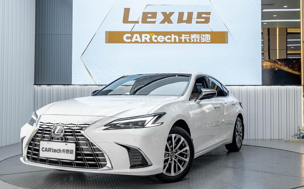 Lexus ES 2025 — фото автомобиля 1
