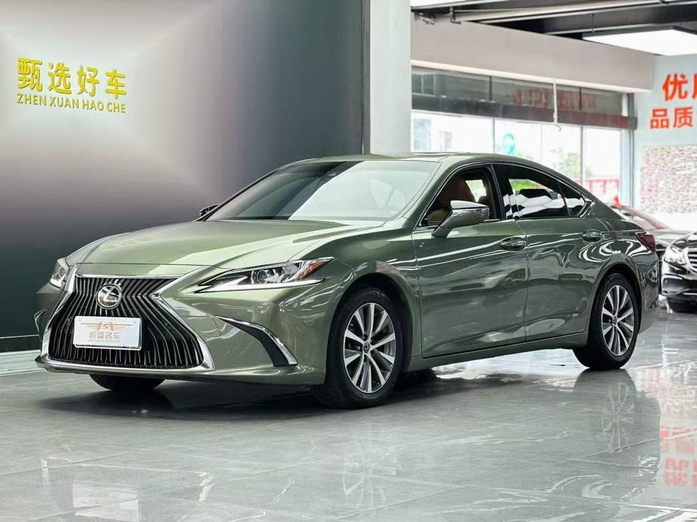 Lexus ES 2018 — фото автомобиля 1