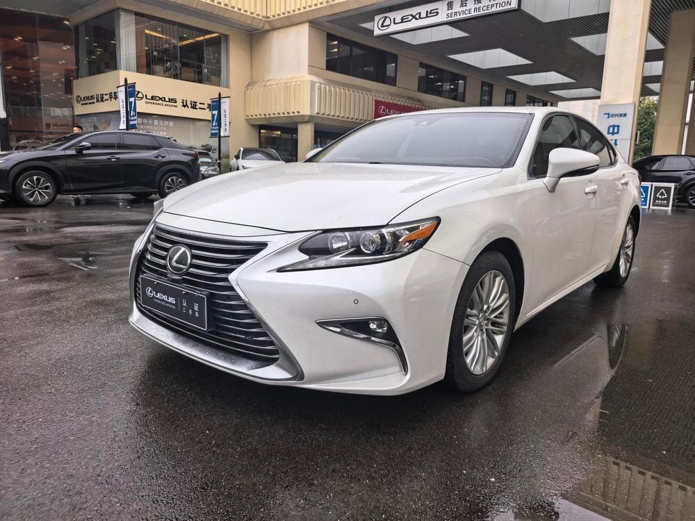 Lexus ES 2015 — фото автомобиля 1