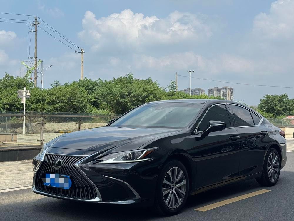 Lexus ES 2020 — фото автомобиля 1