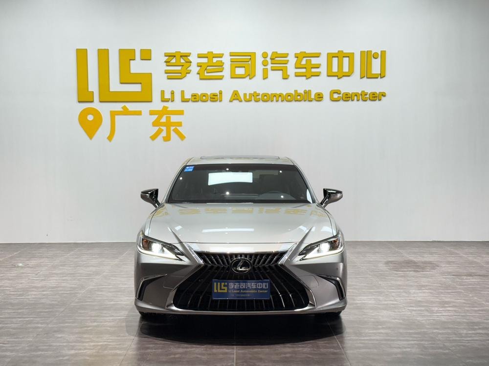 Lexus ES 2022 — фото автомобиля 1