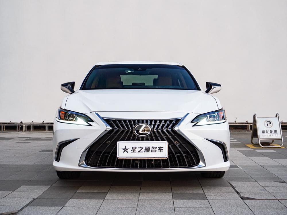 Lexus ES 2022 — фото автомобиля 1