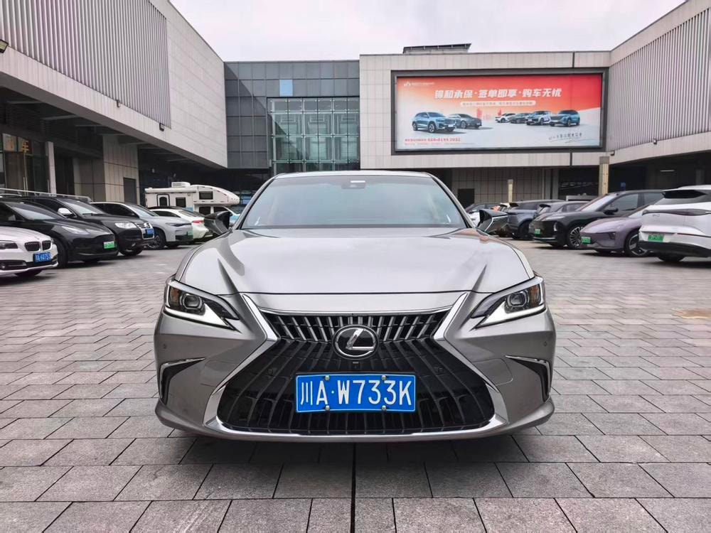 Lexus ES 2022 — фото автомобиля 1