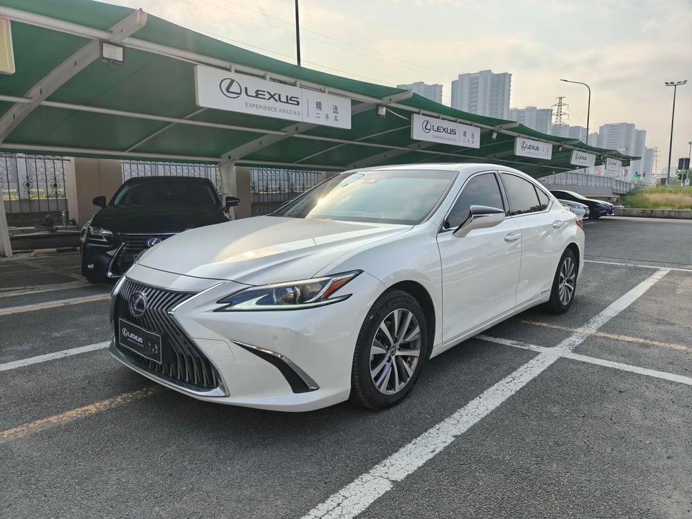 Lexus ES 2021 — фото автомобиля 1