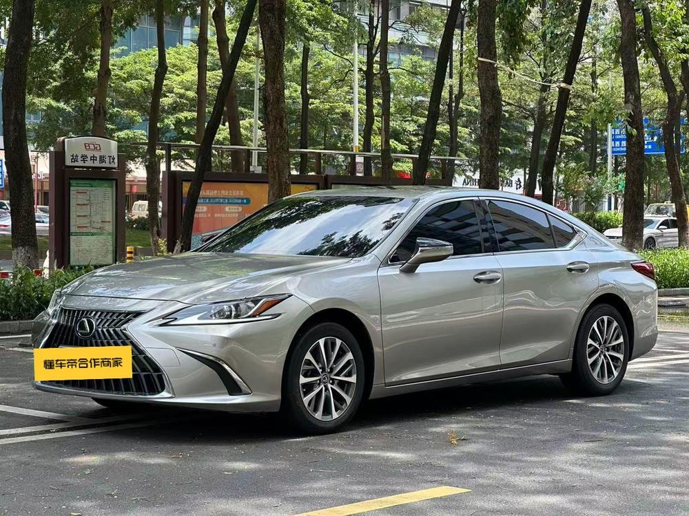 Lexus ES 2022 — фото автомобиля 1