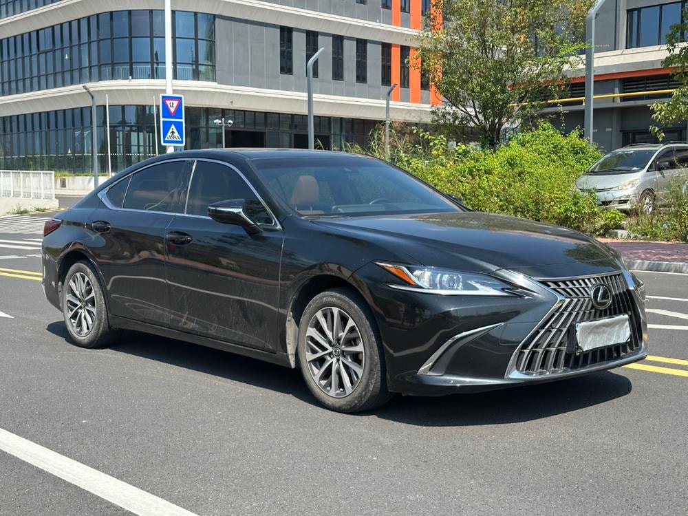 Lexus ES 2023 — фото автомобиля 1