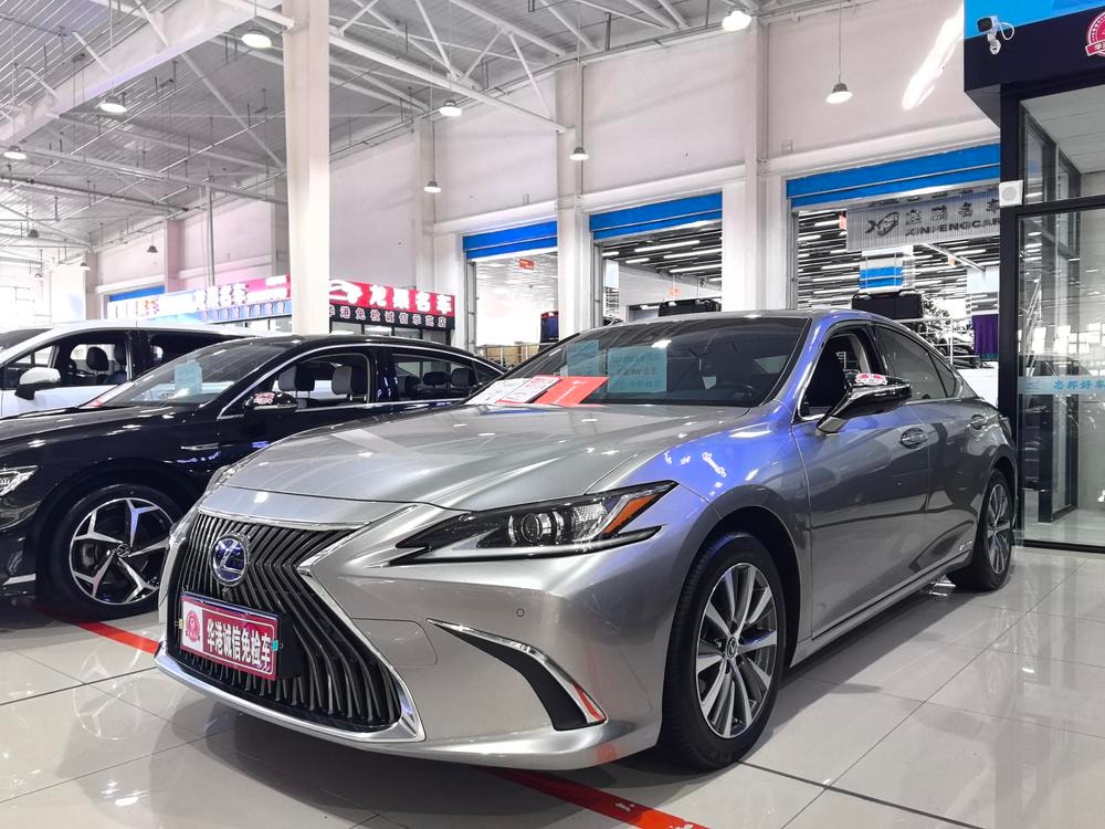 Lexus ES 2021 — фото автомобиля 1