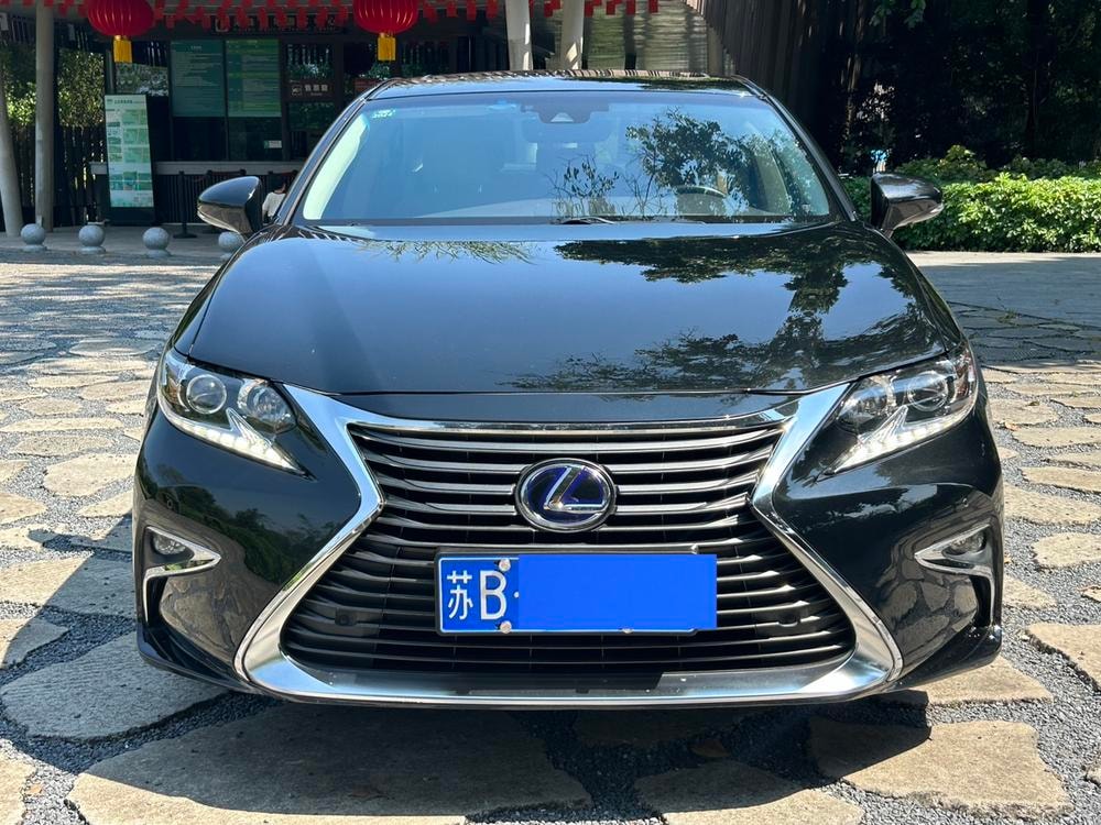 Lexus ES 2015 — фото автомобиля 1