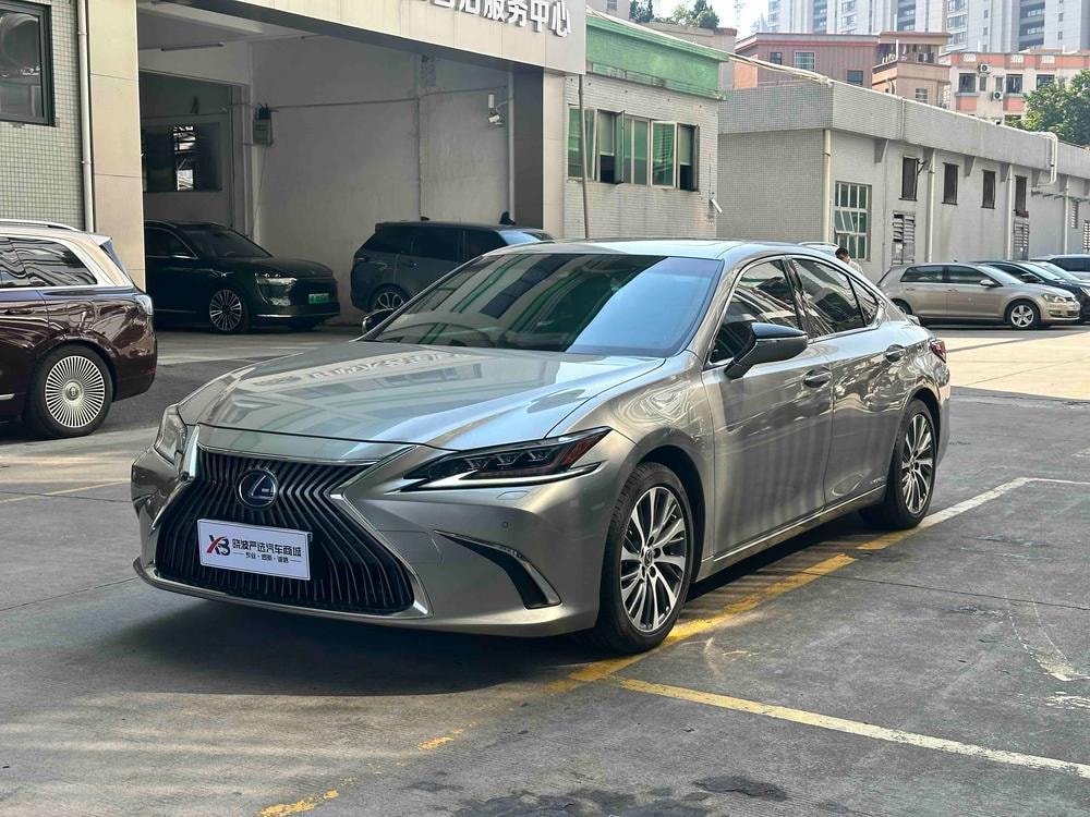 Lexus ES 2018 — фото автомобиля 1