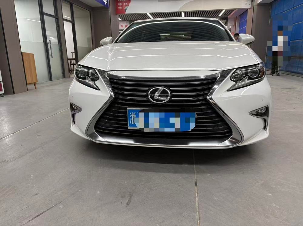 Lexus ES 2016 — фото автомобиля 1
