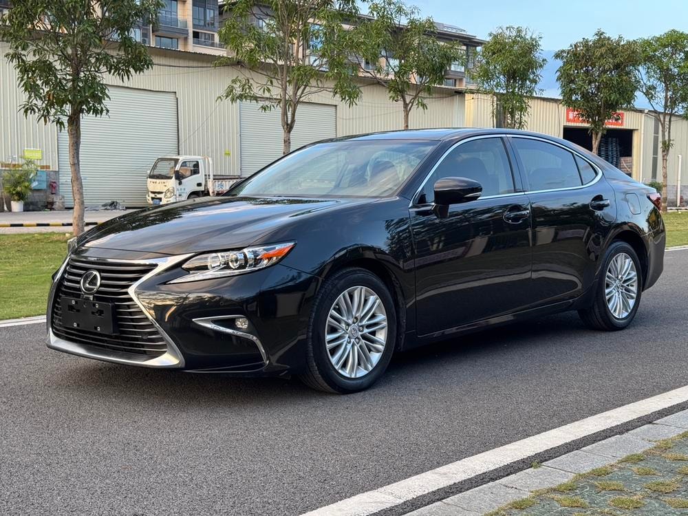 Lexus ES 2015 — фото автомобиля