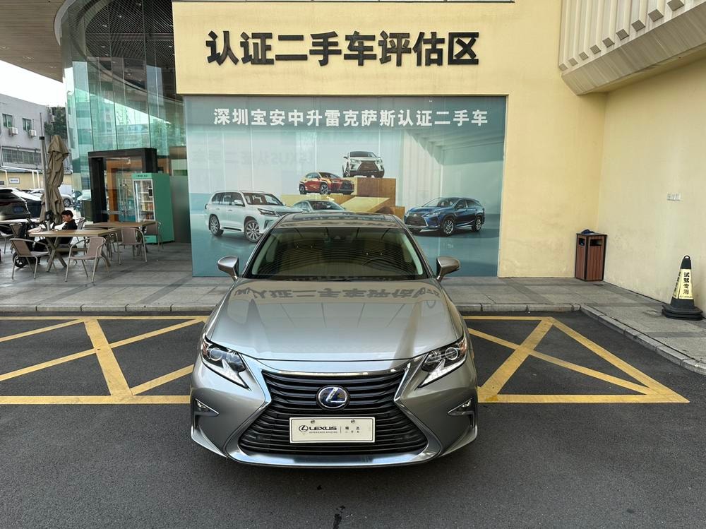 Lexus ES 2015 — фото автомобиля