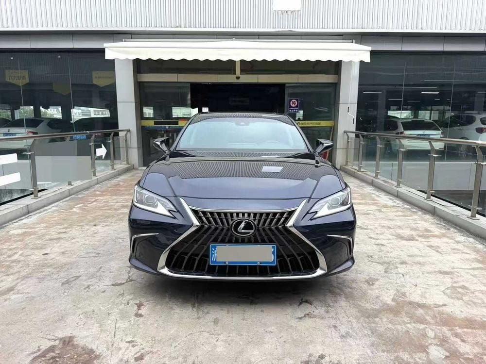 Lexus ES 2021 — фото автомобиля