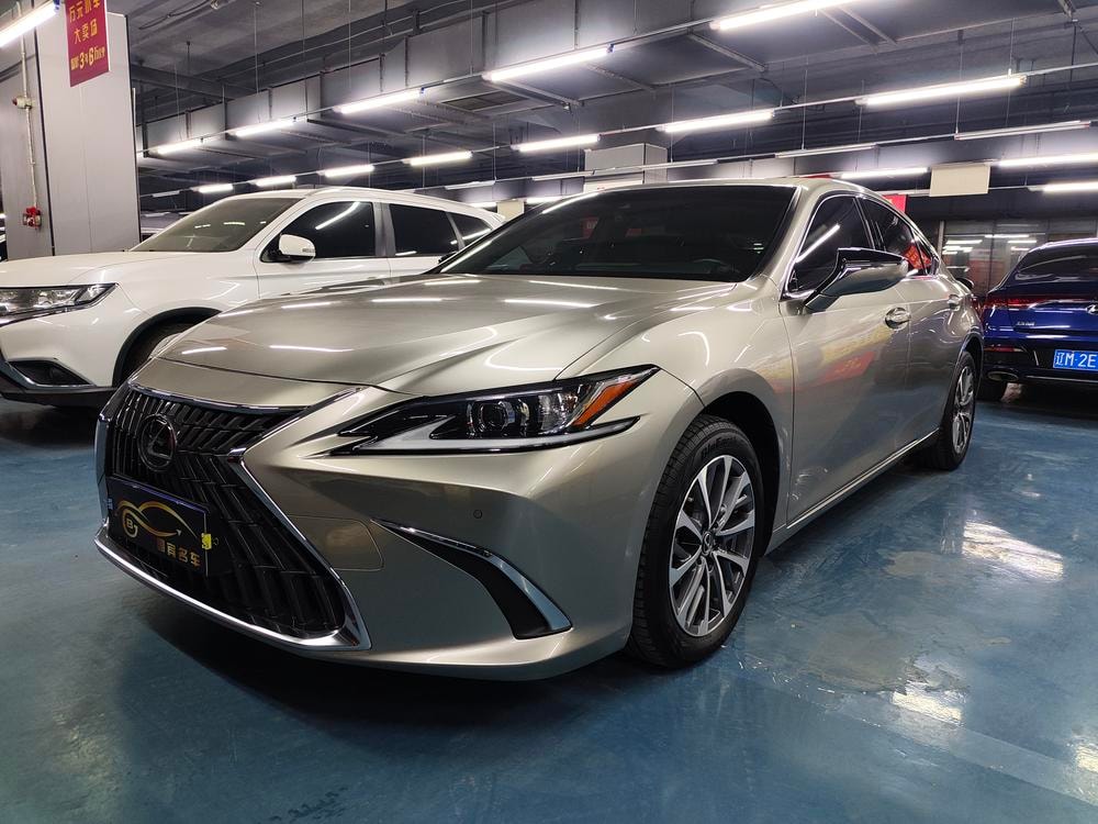 Lexus ES 2021 — фото автомобиля 1