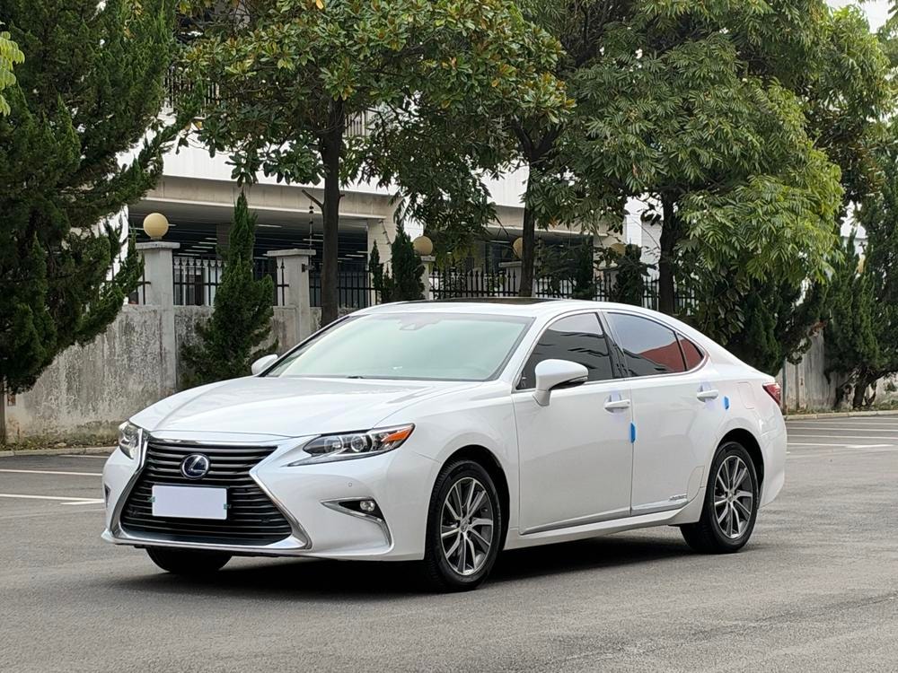Lexus ES 2017 — фото автомобиля 1