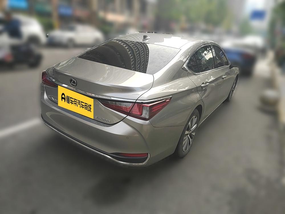 Lexus ES 2020 — фото автомобиля