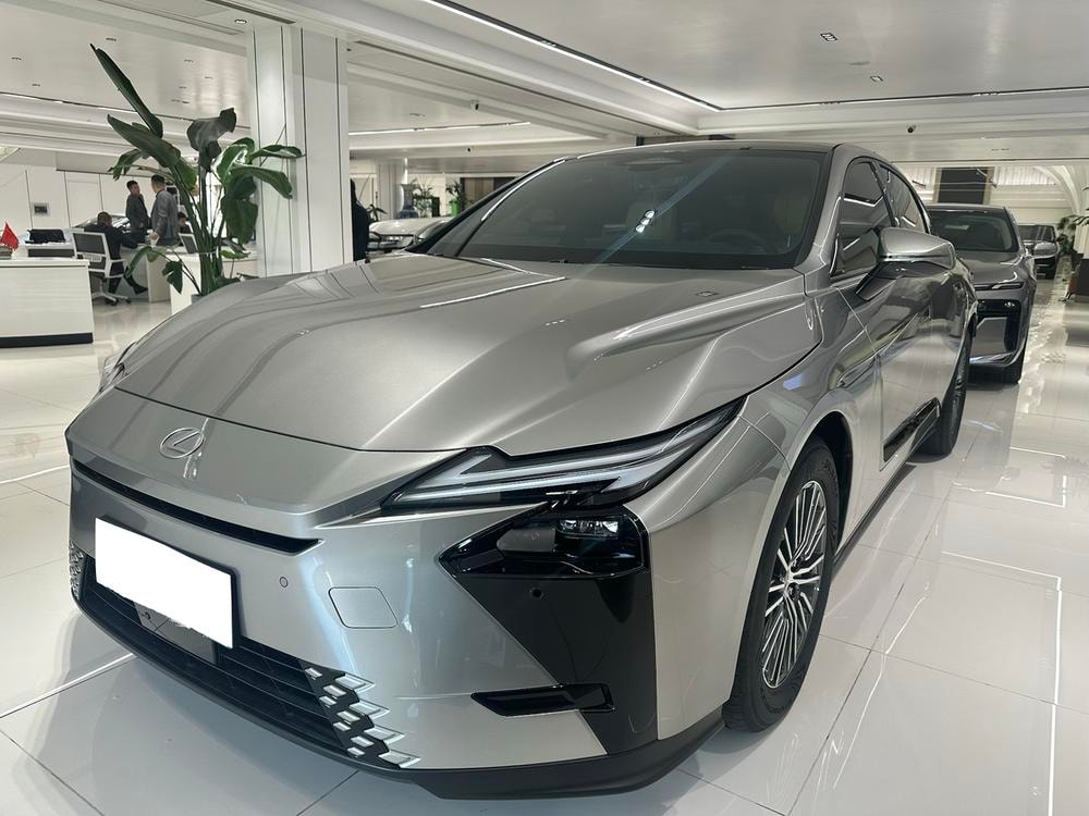 Lexus ES 2026 — фото автомобиля