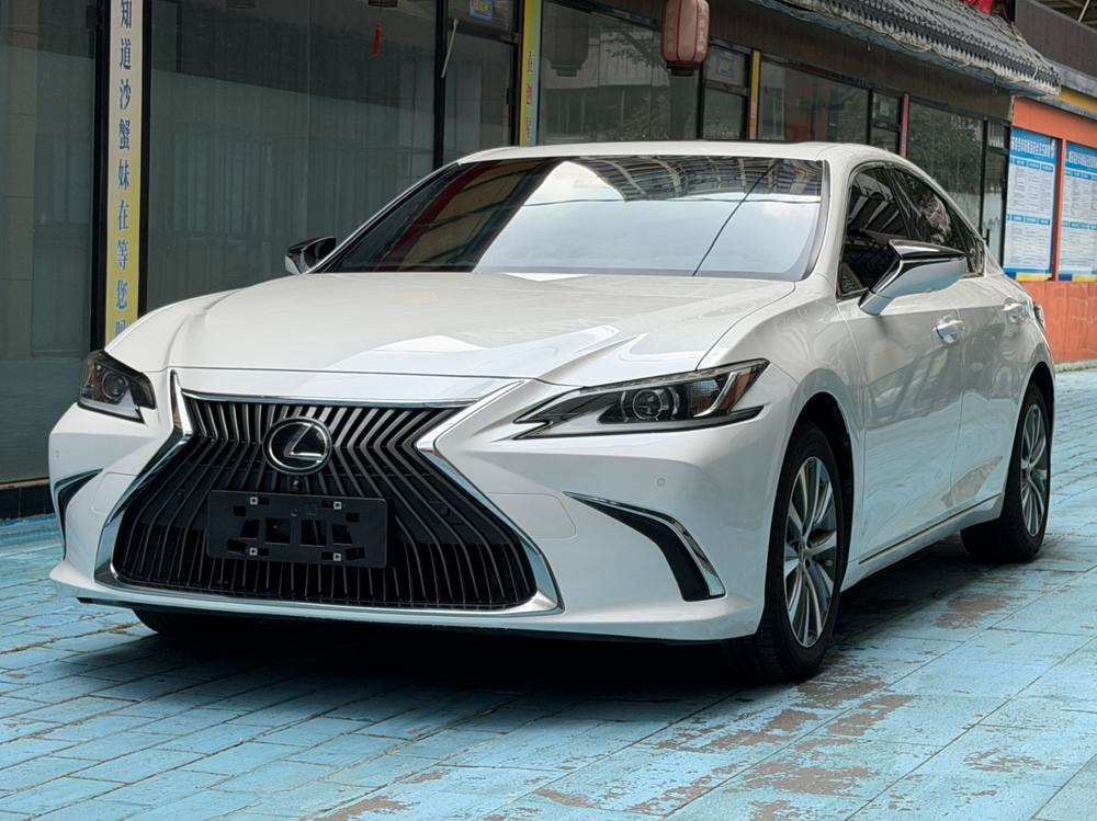 Lexus ES 2021 — фото автомобиля