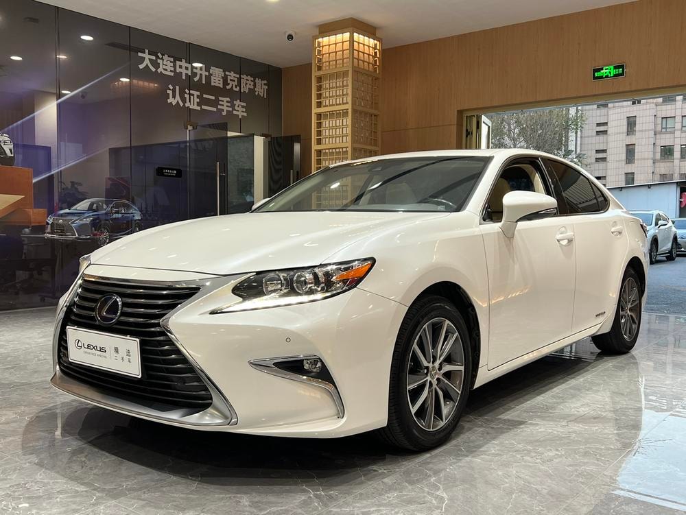 Lexus ES 2015 — фото автомобиля