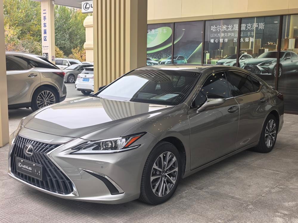 Lexus ES 2022 — фото автомобиля