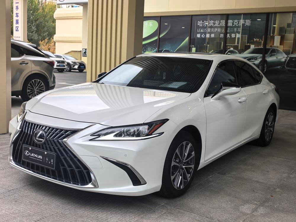 Lexus ES 2021 — фото автомобиля