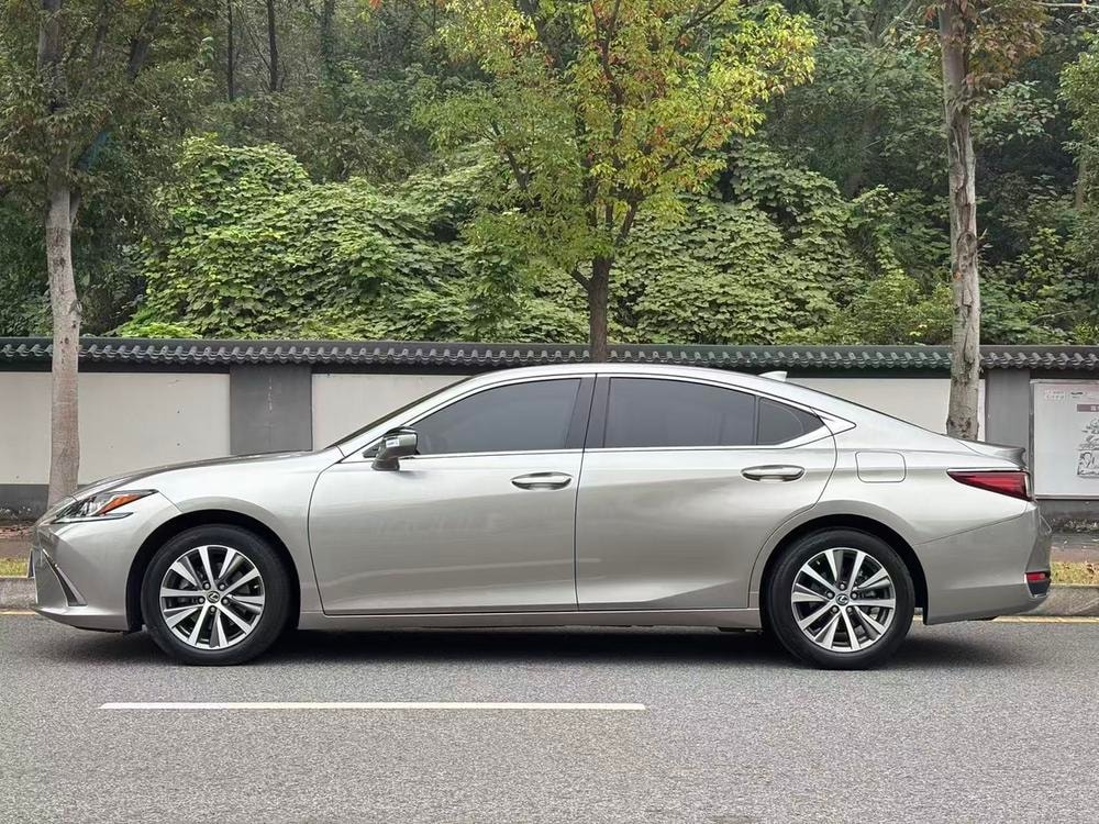 Lexus ES 2021 — фото автомобиля