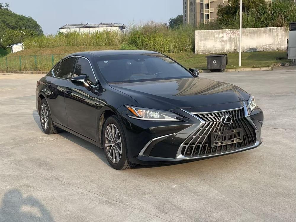Lexus ES 2022 — фото автомобиля
