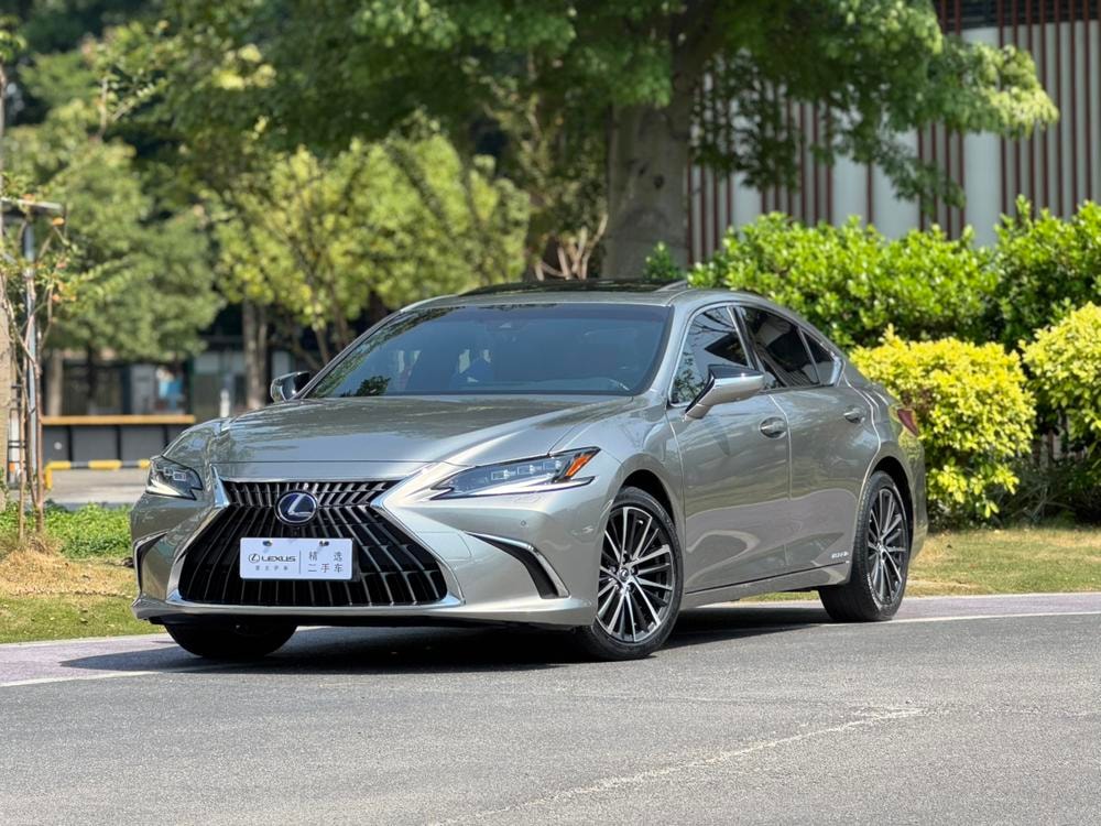 Lexus ES 2021 — фото автомобиля
