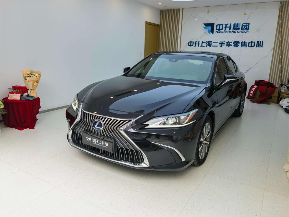 Lexus ES 2020 — фото автомобиля
