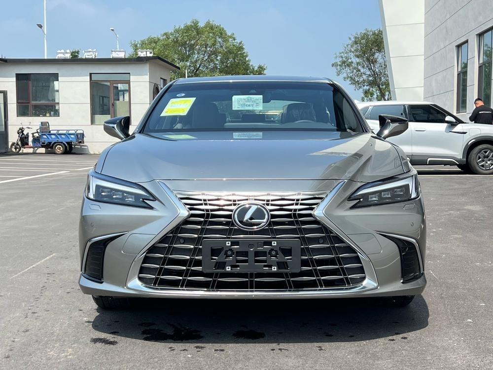 Lexus ES 2025 — фото автомобиля