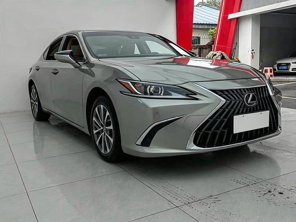 Lexus ES 2022 — фото автомобиля