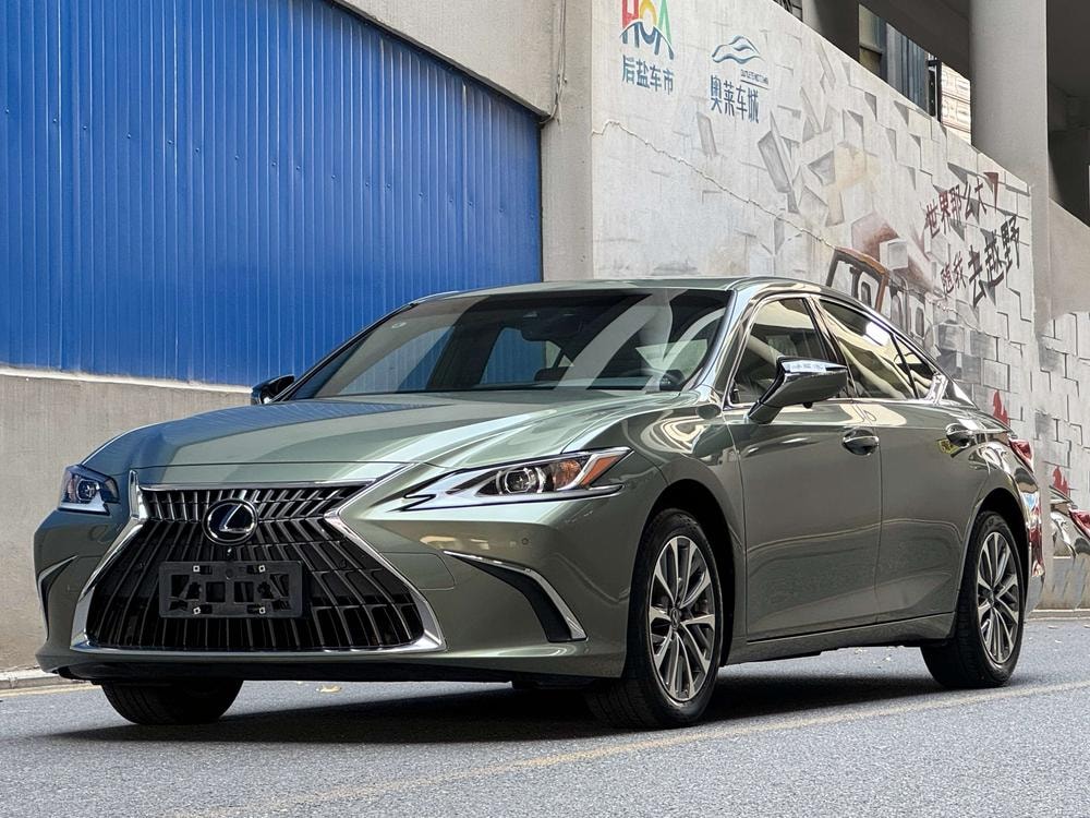 Lexus ES 2021 — фото автомобиля