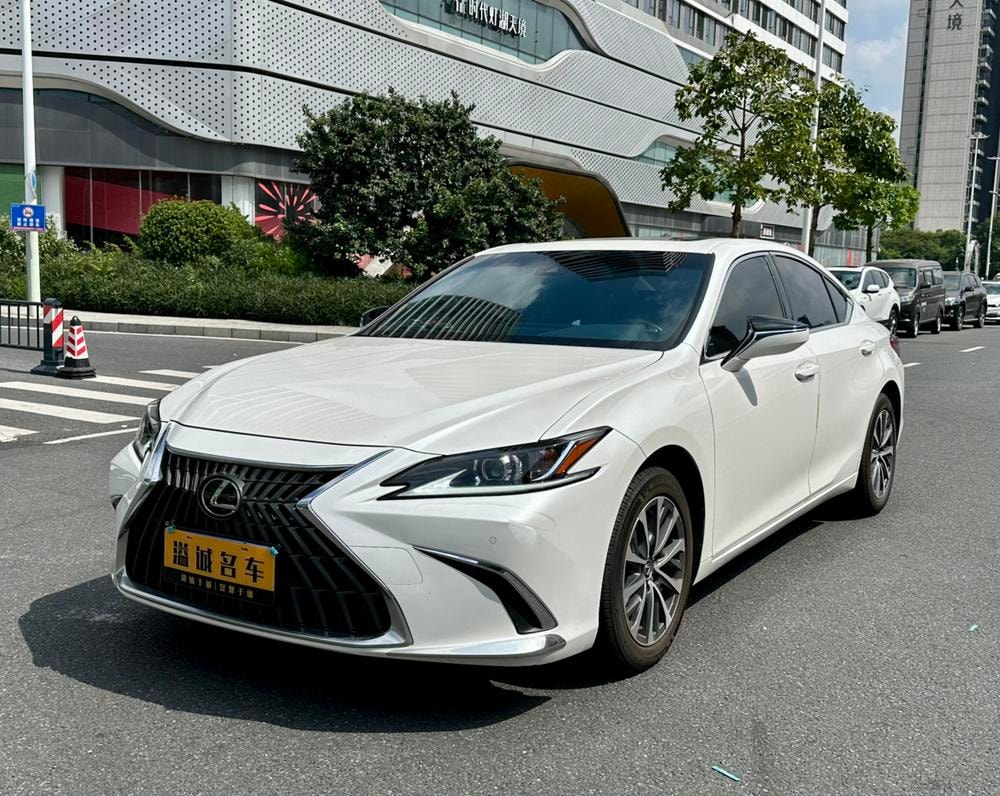 Lexus ES 2022 — фото автомобиля
