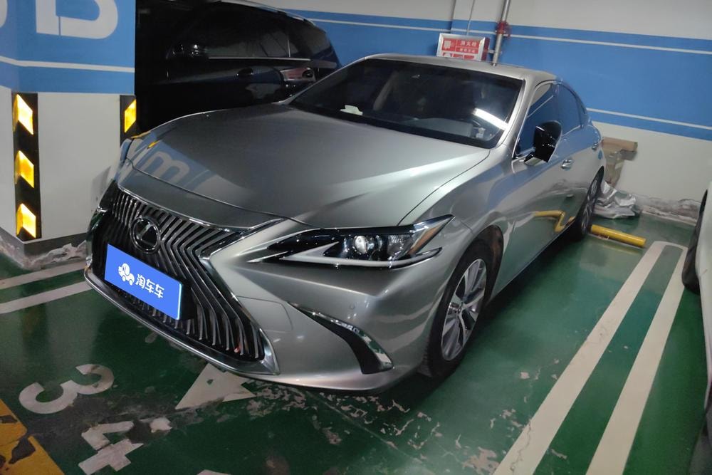Lexus ES 2020 — фото автомобиля