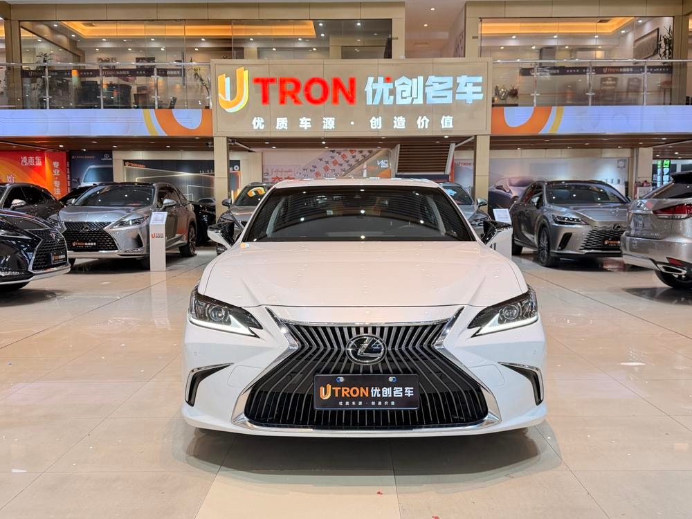 Lexus ES 2018 — фото автомобиля