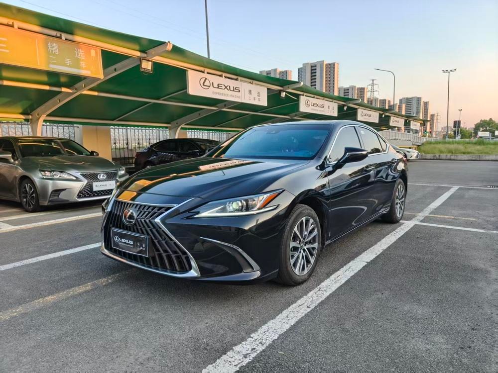 Lexus ES 2022 — фото автомобиля