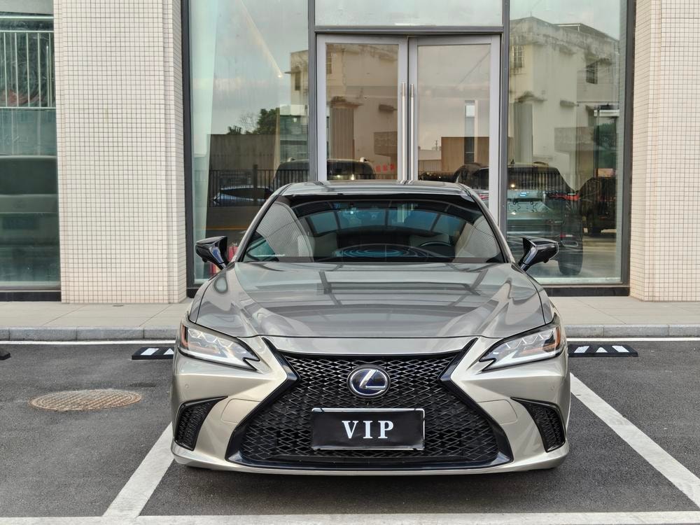 Lexus ES 2020 — фото автомобиля
