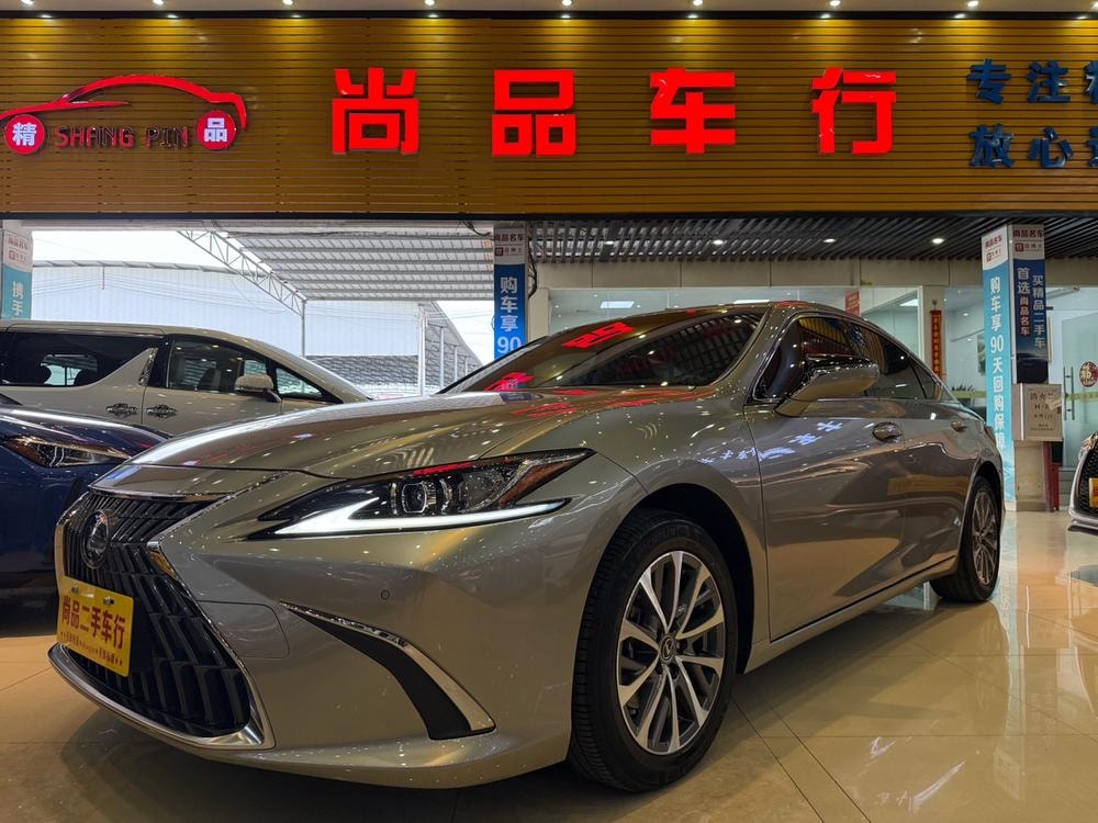 Lexus ES 2021 — фото автомобиля