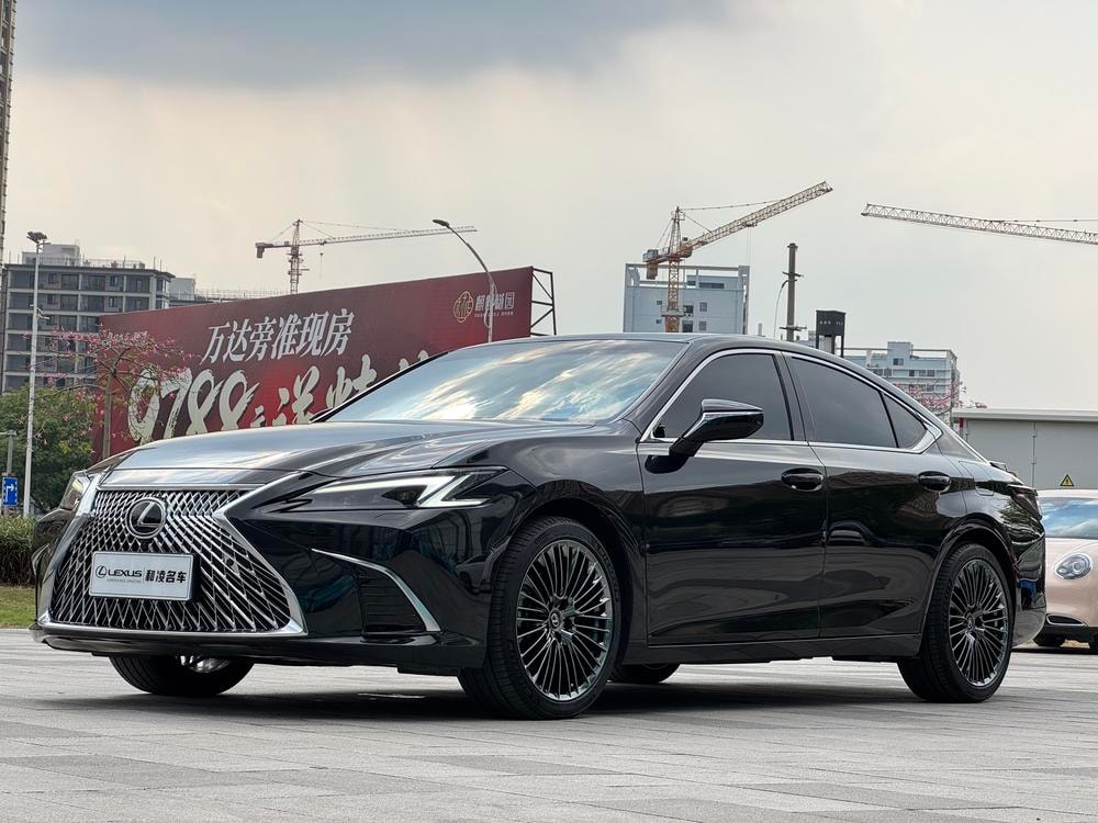Lexus ES 2025 — фото автомобиля