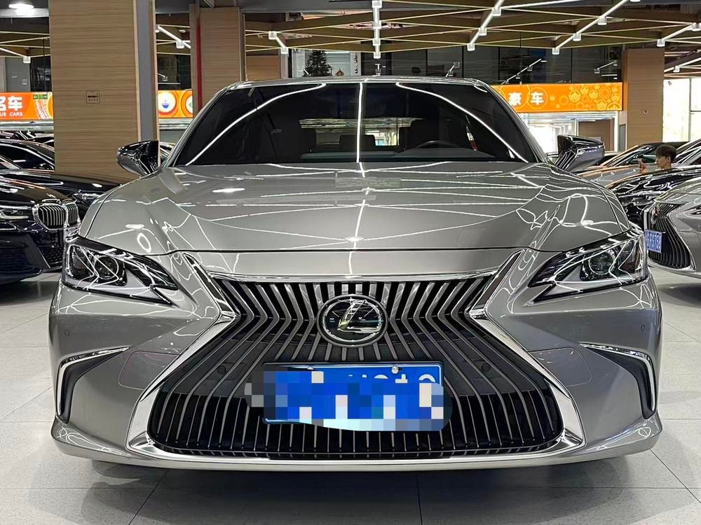 Lexus ES 2020 — фото автомобиля