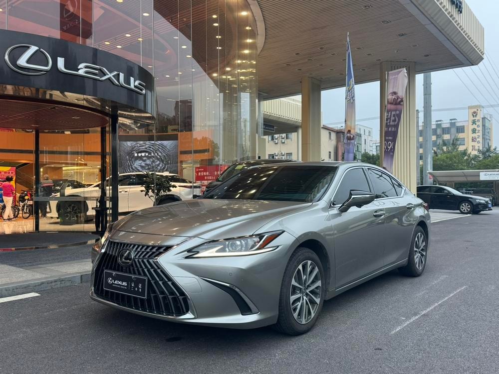Lexus ES 2022 — фото автомобиля