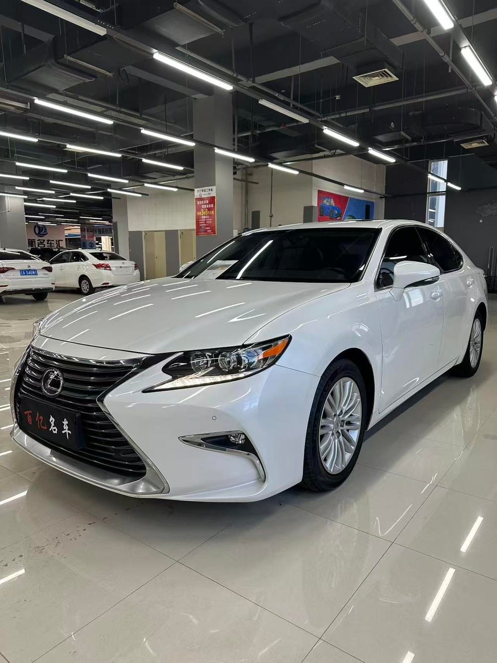 Lexus ES 2015 — фото автомобиля