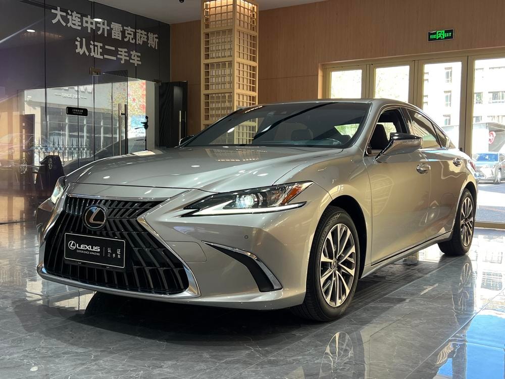 Lexus ES 2021 — фото автомобиля