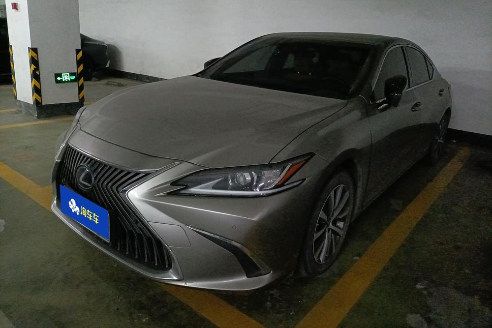Lexus ES 2020 — фото автомобиля