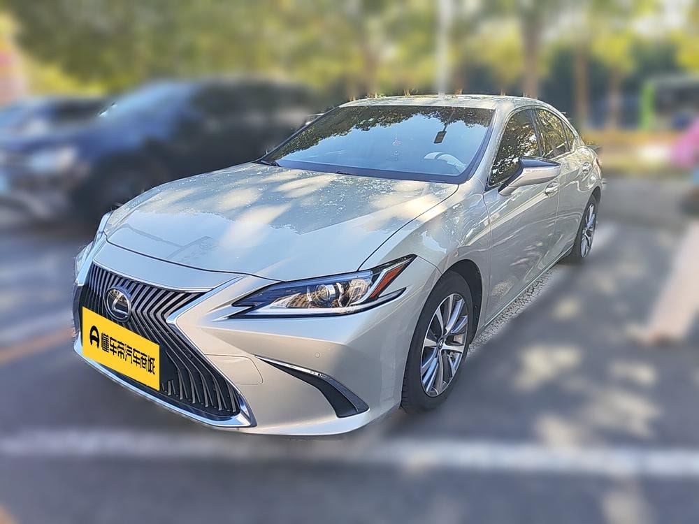 Lexus ES 2018 — фото автомобиля