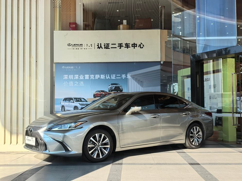 Lexus ES 2020 — фото автомобиля