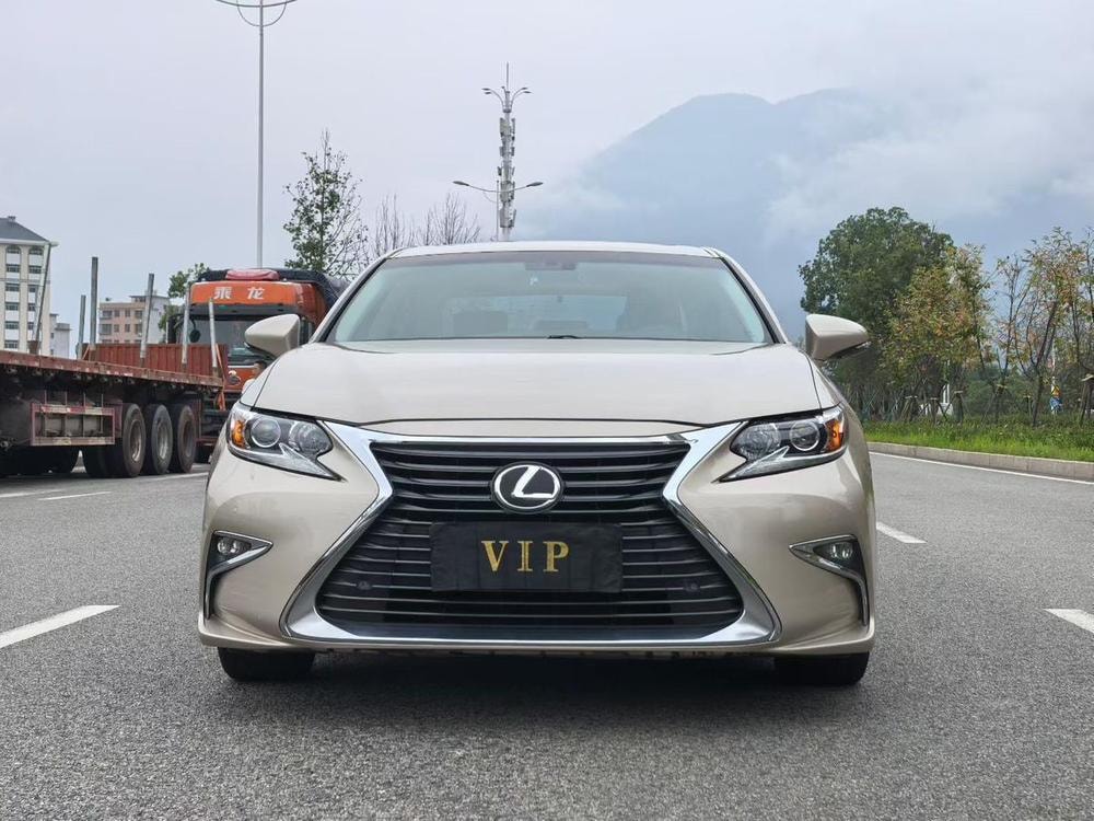 Lexus ES 2015 — фото автомобиля