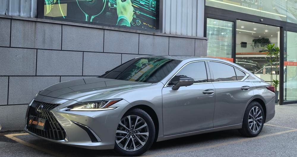 Lexus ES 2022 — фото автомобиля