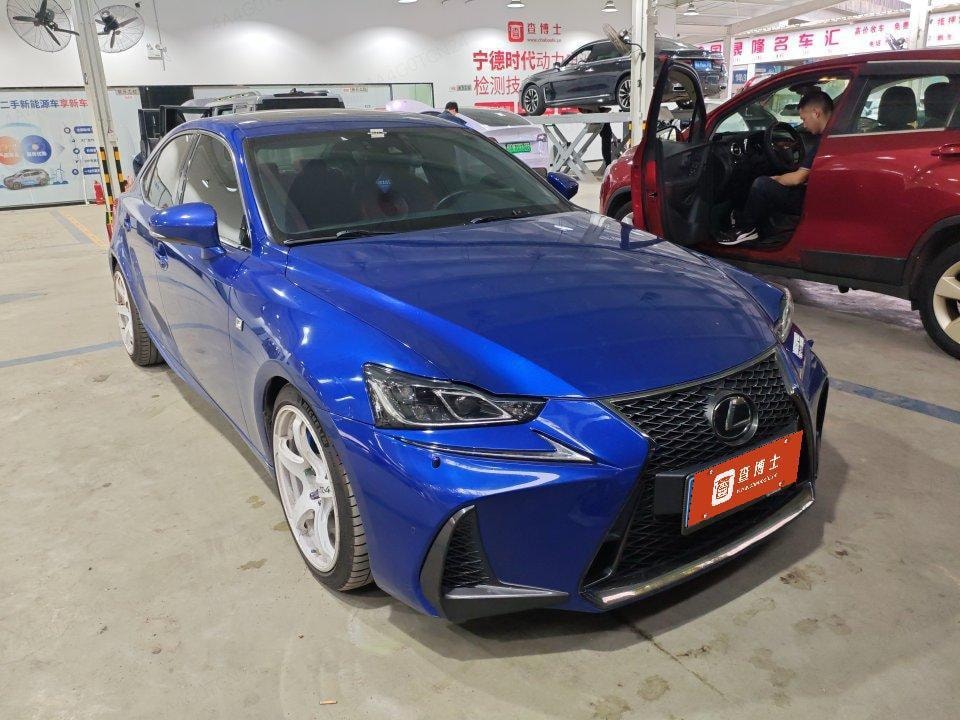 Lexus IS 2017 — фото автомобиля